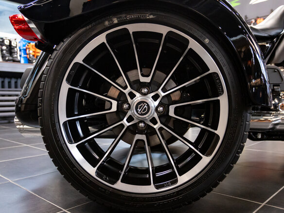 2023 Harley-Davidson Road Glide 3, чёрный, 3790000 рублей - вид 39