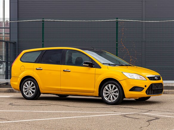 2011 Ford Focus II Рестайлинг, жёлтый - вид 2