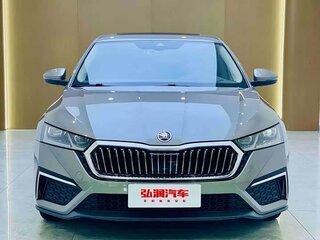 2022 Skoda Octavia IV (A8), золотистый, 1705000 рублей, вид 2