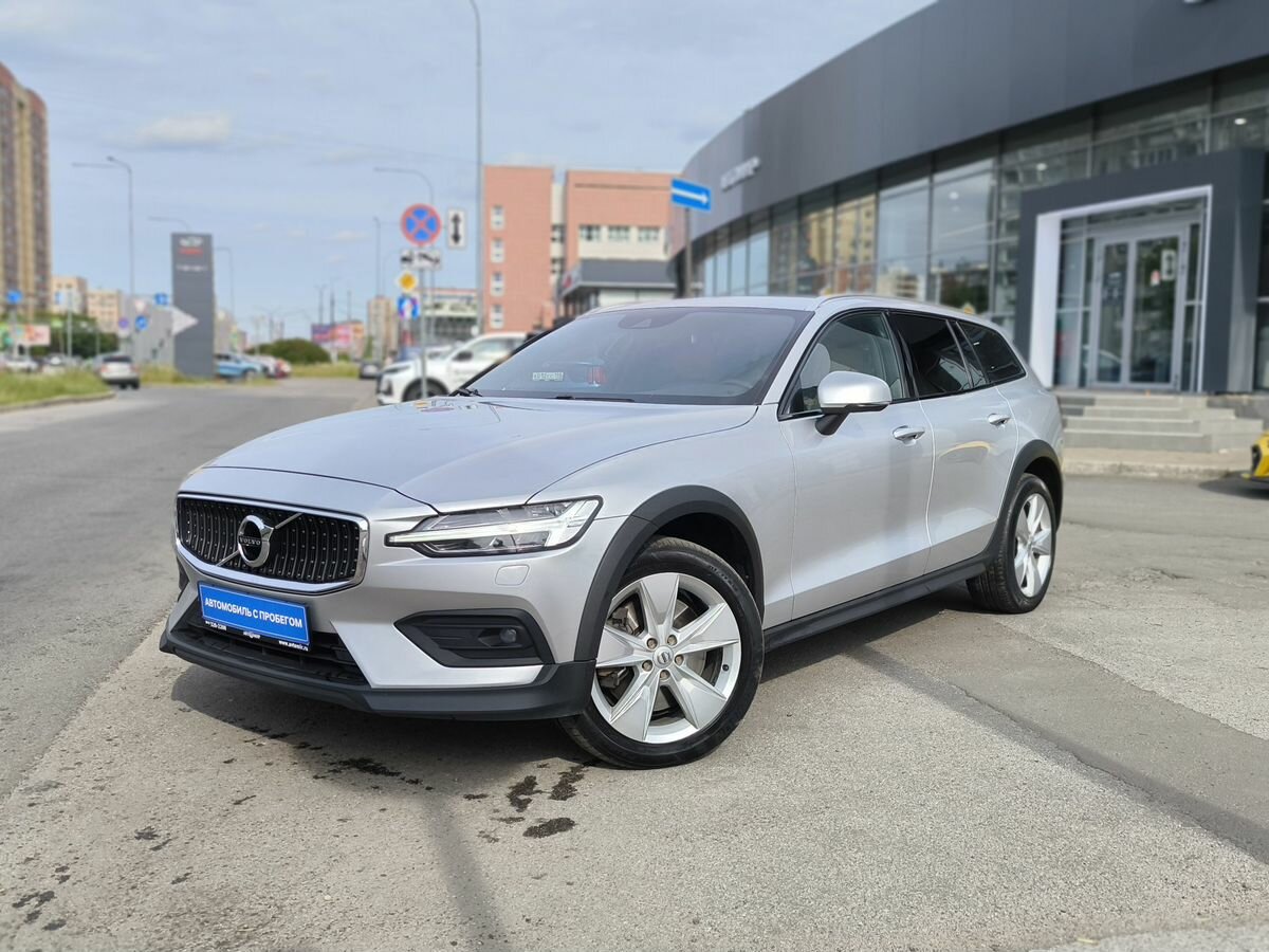 Открыть фотографии: Volvo V60 Cross Country II