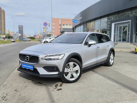 Volvo V60 Cross Country II