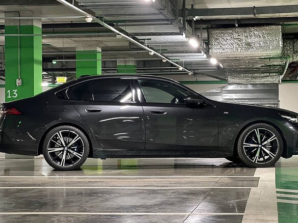 2024 BMW 5 серии 530i xDrive VIII (G60/G61/G68), серый, 7500000 рублей
