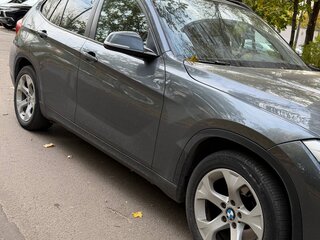 2013 BMW X1 18i I (E84) Рестайлинг, серый, 1300000 рублей, вид 3