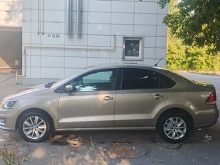 2015 Volkswagen Polo V Рестайлинг, бежевый, 1050000 рублей, вид 4