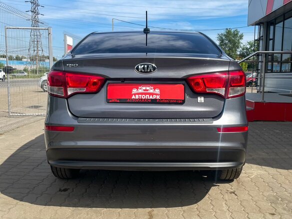 2017 Kia Rio III Рестайлинг, серый - вид 4