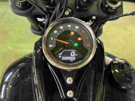 2024 Harley-Davidson Fat Bob, серый, 1985000 рублей, вид 2