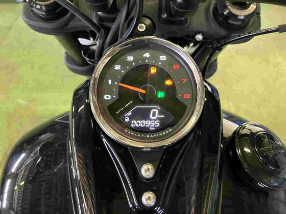 2024 Harley-Davidson Fat Bob, серый, 1985000 рублей - вид 1