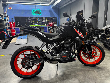 2021 KTM 200 Duke, чёрный, 350000 рублей, вид 4