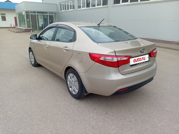 2013 Kia Rio 5-speed III, бежевый, 580000 рублей - вид 12