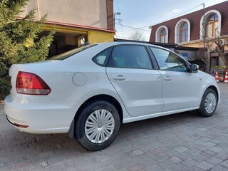 2017 Volkswagen Polo V Рестайлинг, белый, 1100000 рублей, вид 3