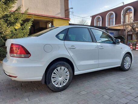 2017 Volkswagen Polo V Рестайлинг, белый, 1150000 рублей, вид 3