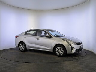 2020 Kia Rio IV Рестайлинг, серый, 1400000 рублей, вид 3