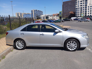 2012 Toyota Camry Japan Market VII (XV50), серебристый, 1690000 рублей, вид 3