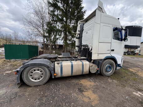 2008 Volvo FH, белый, 2350000 рублей, вид 1