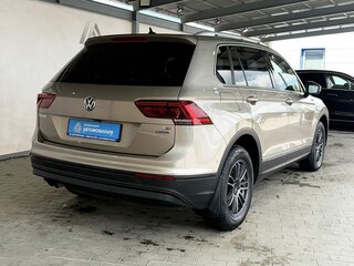 2017 Volkswagen Tiguan II, золотистый, 2075000 рублей, вид 5