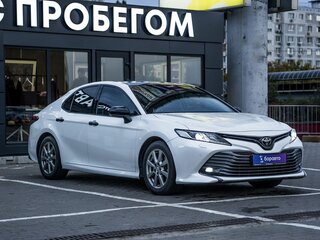 2019 Toyota Camry VIII (XV70), белый, 2565000 рублей, вид 3
