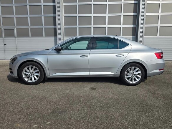2023 Skoda Superb III Рестайлинг, серебристый, 2650000 рублей - вид 7
