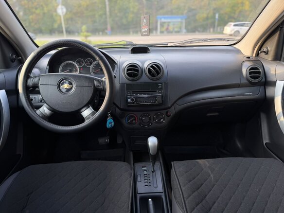 2010 Chevrolet Aveo I Рестайлинг, белый, 460000 рублей - вид 10