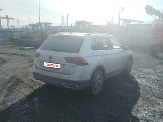 2021 Volkswagen Tiguan II Рестайлинг, белый, 2690000 рублей, вид 2