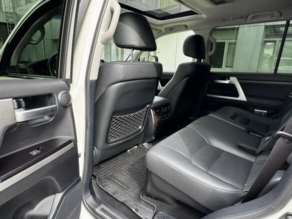2019 Toyota Land Cruiser 200 Series Рестайлинг 2, белый, 9500000 рублей - вид 37