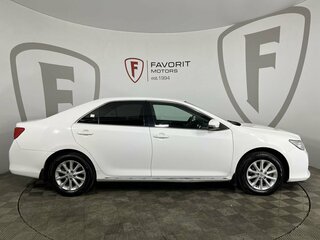 2013 Toyota Camry VII (XV50), белый, 1399000 рублей, вид 4