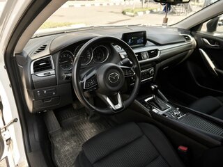 2017 Mazda 6 III (GJ) Рестайлинг, белый, 2070000 рублей, вид 5