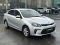 2018 Kia Rio IV, серебристый, 1155000 рублей - вид 2