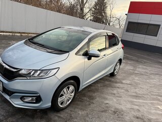 2019 Honda Fit III Рестайлинг, серебристый, 1150000 рублей, вид 1