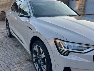 2019 Audi e-tron 55 I, белый, 4000000 рублей, вид 5