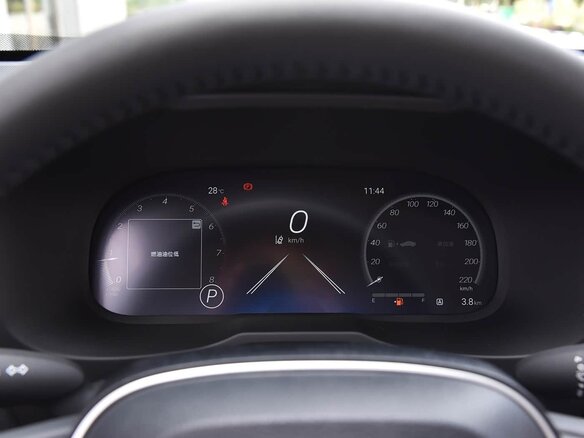 2025 Toyota RAV4 V (XA50), белый, 3950000 рублей - вид 12