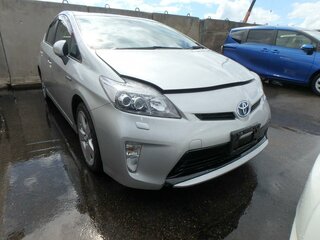 2012 Toyota Prius III Рестайлинг (XW30), серебристый, 1300000 рублей, вид 1
