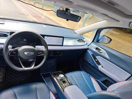 2023 Geely Geometry E 39.4 kWh, голубой, 1267000 рублей, вид 2