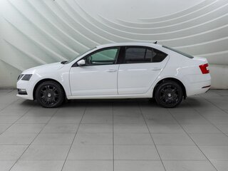 2018 Skoda Octavia III (A7) Рестайлинг, белый, 1538000 рублей, вид 4