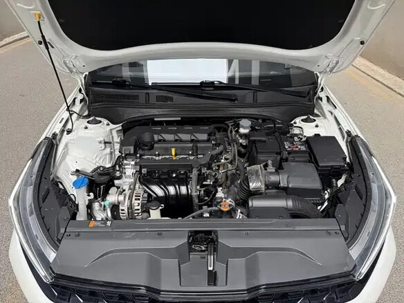 2023 Kia K3 II (China Market) Рестайлинг, белый - вид 16