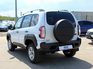2026 Lada (ВАЗ) Niva Travel I Рестайлинг, белый, 1621900 рублей, вид 2