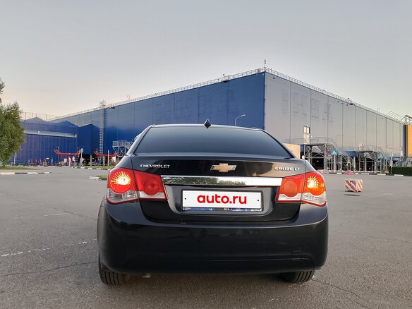 2011 Chevrolet Cruze I, чёрный, 730000 рублей - вид 3