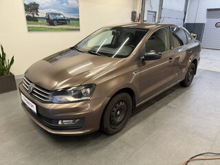 2017 Volkswagen Polo V Рестайлинг, коричневый, 890000 рублей, вид 1