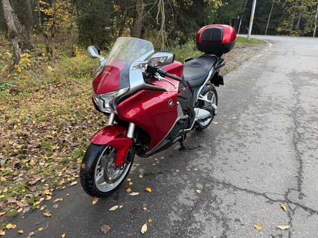 2010 Honda VFR 1200, красный, 660000 рублей, вид 1
