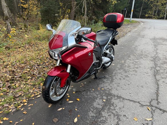 2010 Honda VFR 1200, красный, 660000 рублей