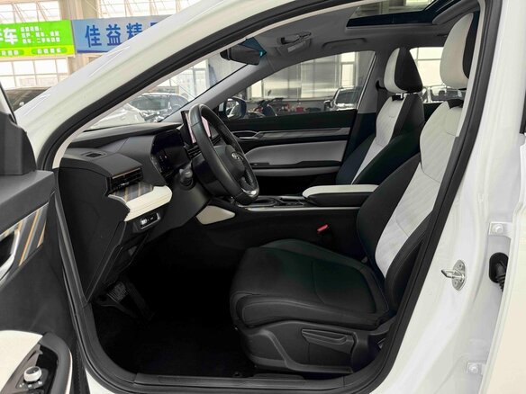 2022 Geely Emgrand L I, белый - вид 9