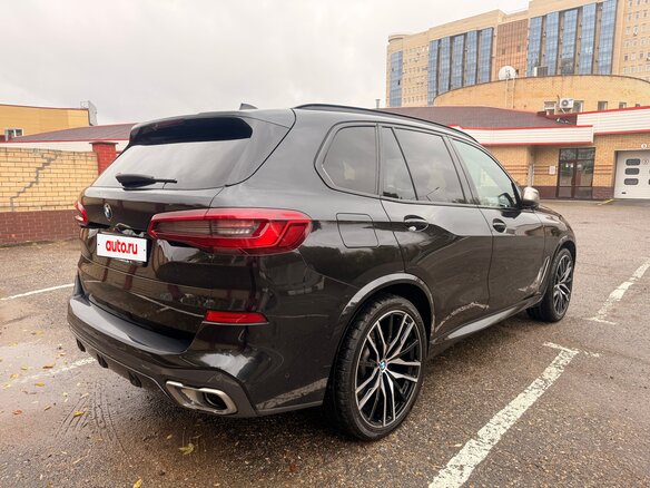2019 BMW X5 M50d IV (G05/G18), чёрный, 7300000 рублей - вид 4