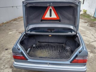 1990 Mercedes-Benz W124 230, голубой, 610000 рублей, вид 3