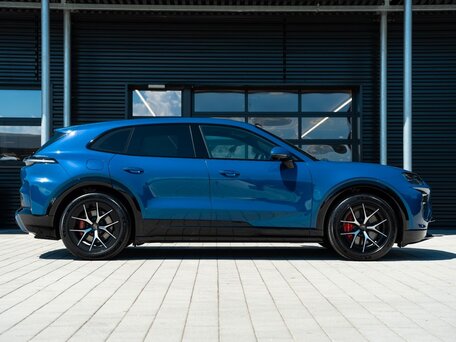 2026 Porsche Cayenne Coupé Turbo Electric IV, синий, 20900000 рублей, вид 2