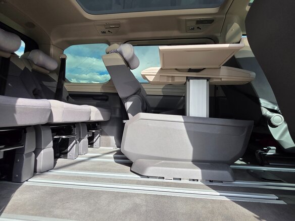 2023 Volkswagen Multivan T7, серый, 6620000 рублей - вид 8