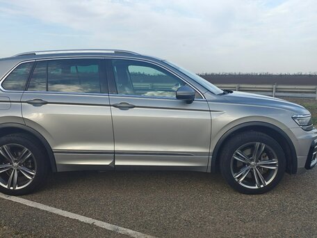 2018 Volkswagen Tiguan II, серебристый, 2950000 рублей, вид 4