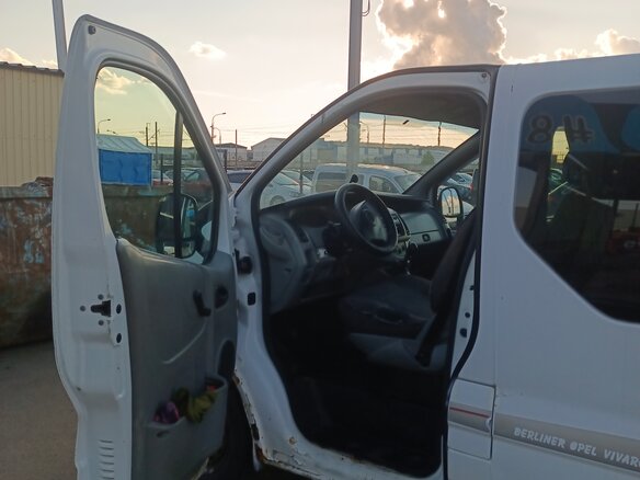 2003 Opel Vivaro, белый, 650000 рублей - вид 2