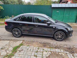 2013 Volkswagen Polo V, чёрный, 570000 рублей, вид 2