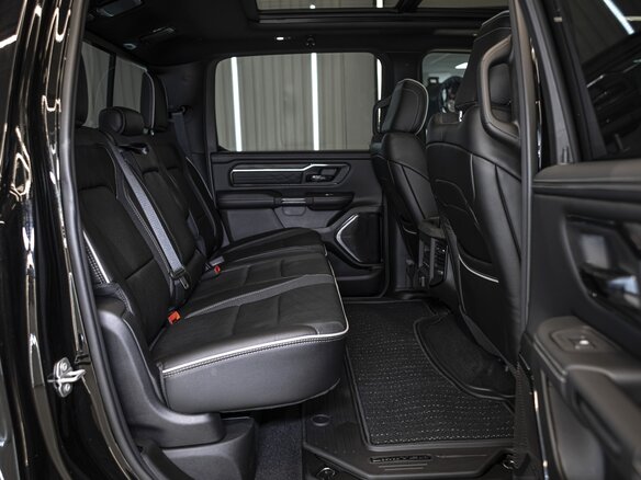 2026 Ram 1500 Crew Cab V Рестайлинг, чёрный - вид 20
