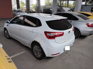 2012 Kia Rio 5-speed III, белый, 400000 рублей, вид 5