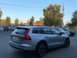 2023 Volvo V60 Cross Country II, белый, 5700000 рублей, вид 4